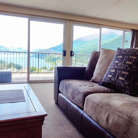 Spacious Home With Awesome Lake Views Queenstown Bagian luar foto