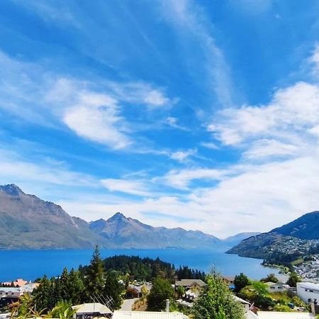 Spacious Home With Awesome Lake Views Queenstown Bagian luar foto