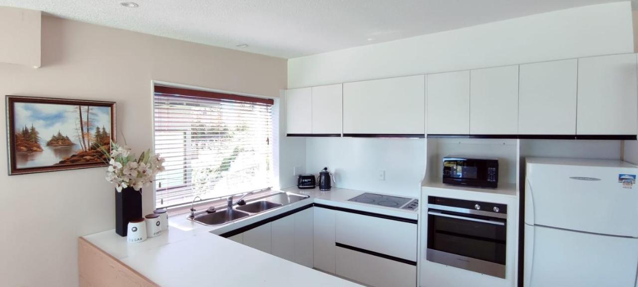 Spacious Home With Awesome Lake Views Queenstown Bagian luar foto