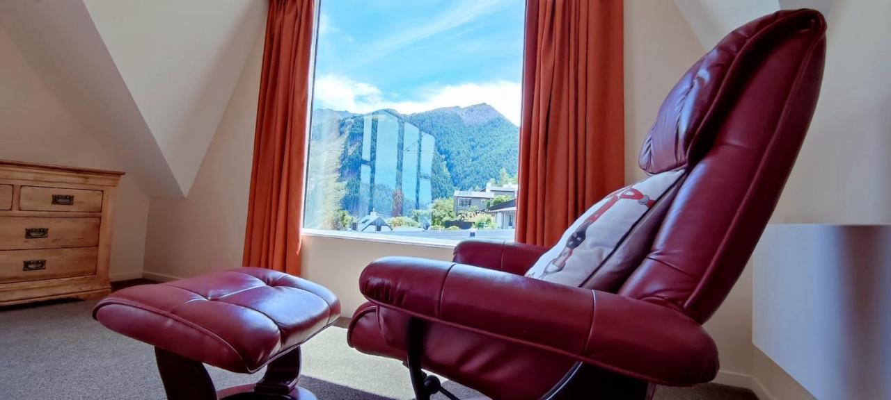 Spacious Home With Awesome Lake Views Queenstown Bagian luar foto