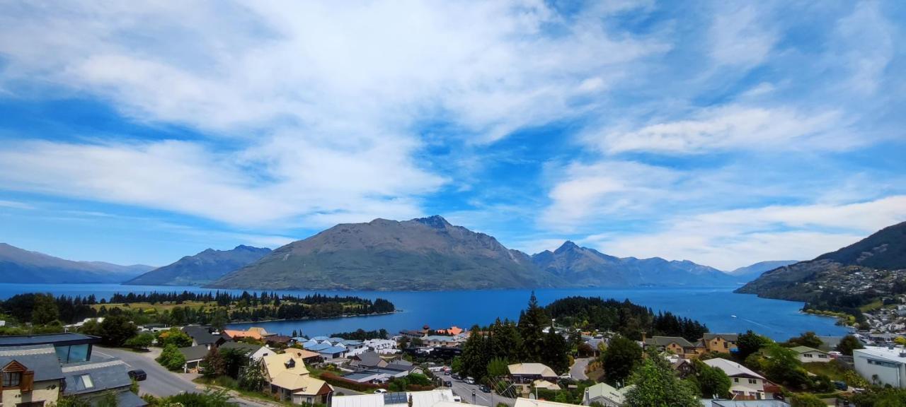 Spacious Home With Awesome Lake Views Queenstown Bagian luar foto