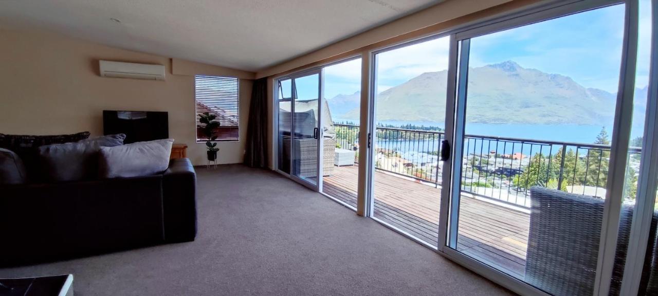 Spacious Home With Awesome Lake Views Queenstown Bagian luar foto