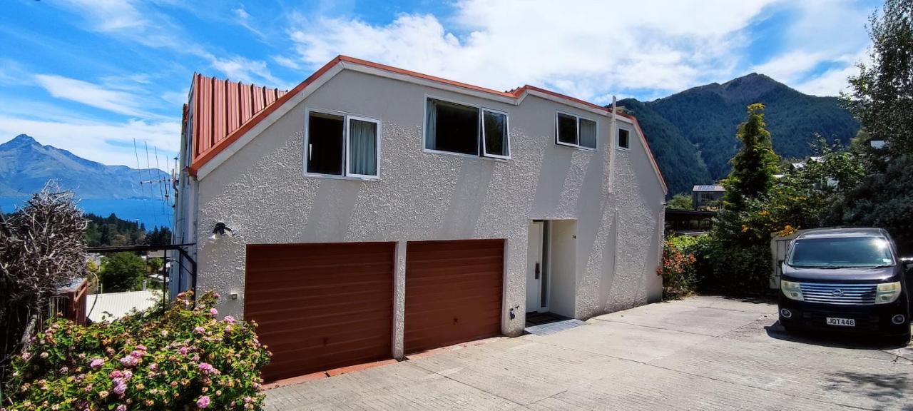 Spacious Home With Awesome Lake Views Queenstown Bagian luar foto