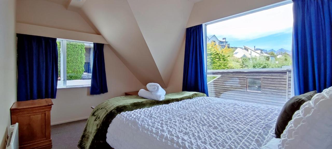 Spacious Home With Awesome Lake Views Queenstown Bagian luar foto