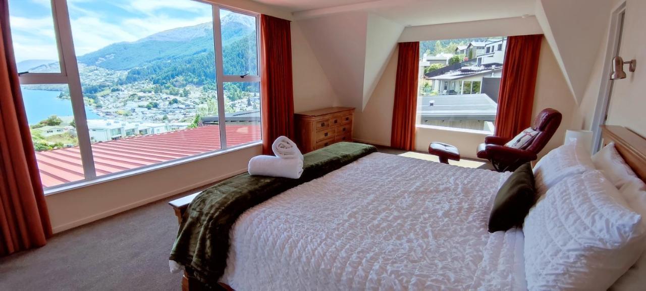 Spacious Home With Awesome Lake Views Queenstown Bagian luar foto