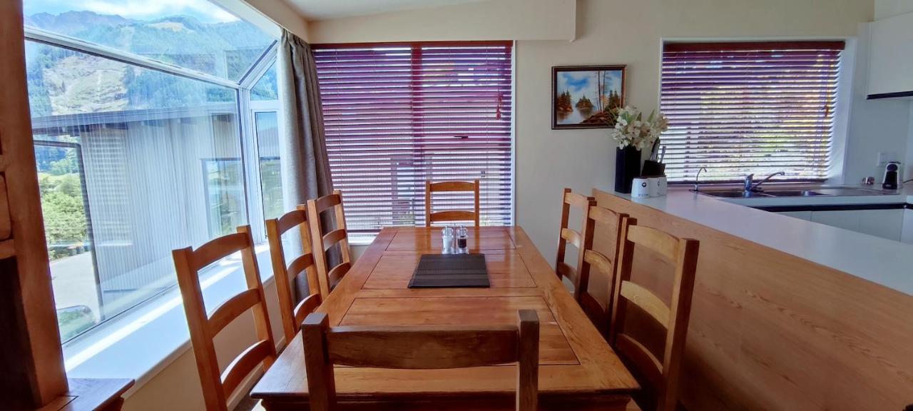 Spacious Home With Awesome Lake Views Queenstown Bagian luar foto