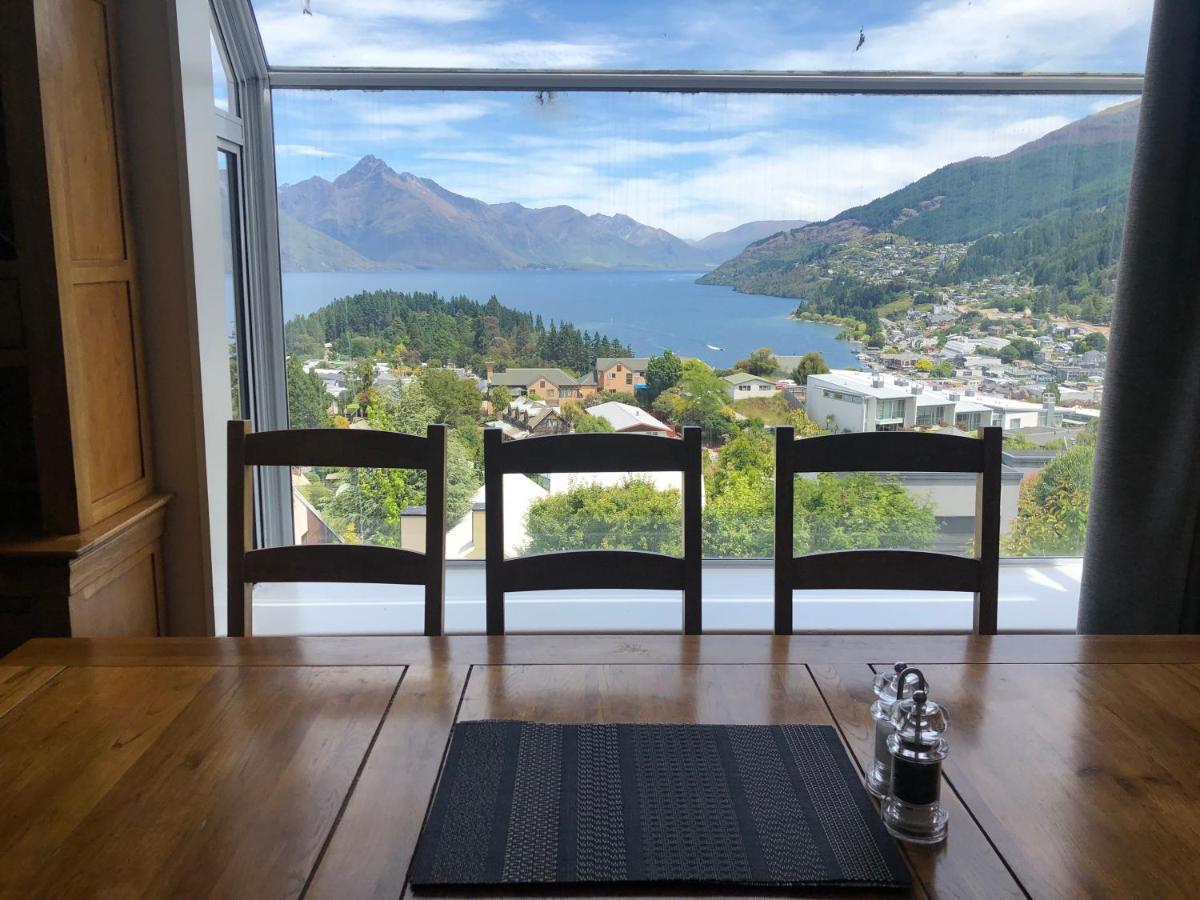 Spacious Home With Awesome Lake Views Queenstown Bagian luar foto