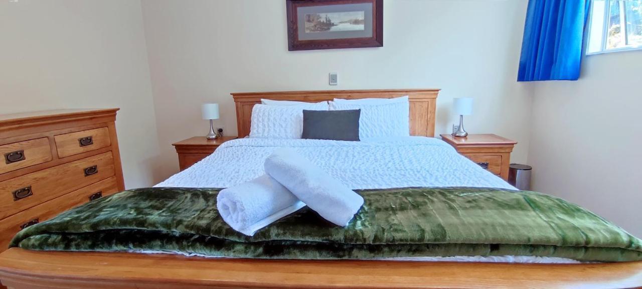 Spacious Home With Awesome Lake Views Queenstown Bagian luar foto