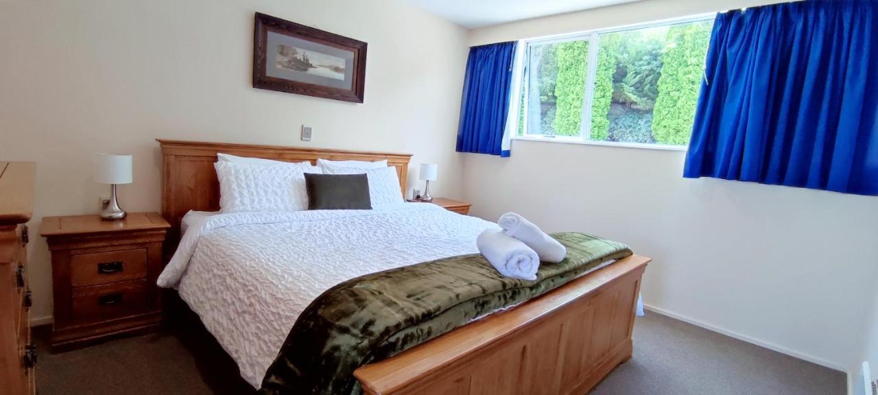 Spacious Home With Awesome Lake Views Queenstown Bagian luar foto